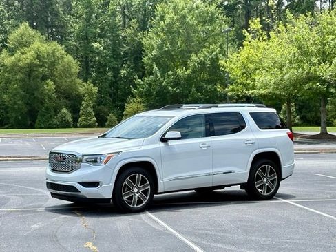 Used 2018 GMC Acadia Denali w/ Technology Package FWD image 2