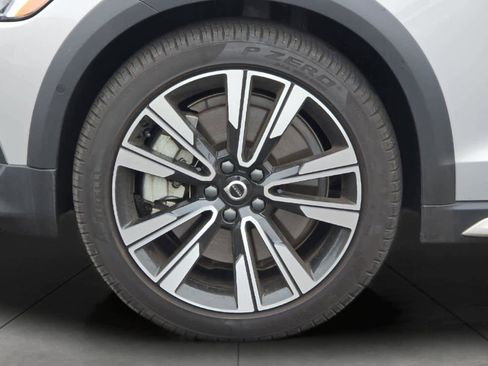 Used 2024 Volvo V60 B5 Cross Country Ultimate image 11