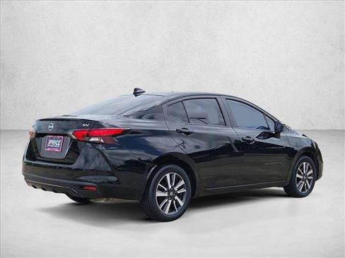Used 2021 Nissan Versa SV FWD image 5