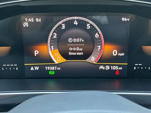 Certified 2024 Volkswagen Tiguan SE R-Line image 24