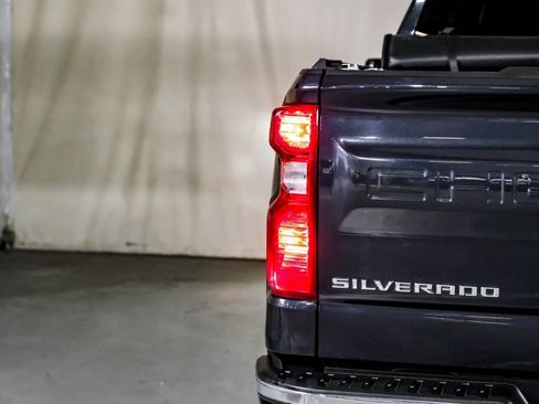 Used 2024 Chevrolet Silverado 1500 LT w/ Z71 Off-Road Package image 38