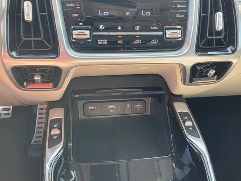 Used 2023 Kia Sorento SX Prestige AWD/4WD image 21