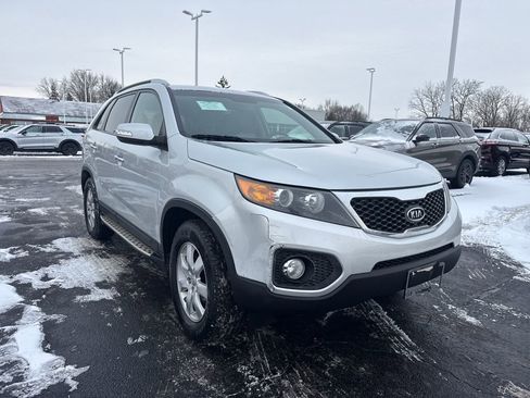 Used 2013 Kia Sorento LX w/ Convenience Pkg image 4