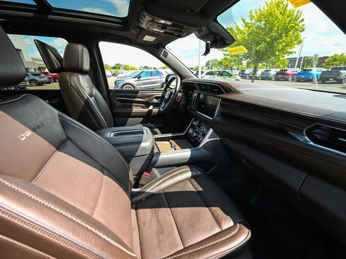 Used 2024 GMC Yukon XL Denali w/ Denali Reserve Package AWD/4WD image 26