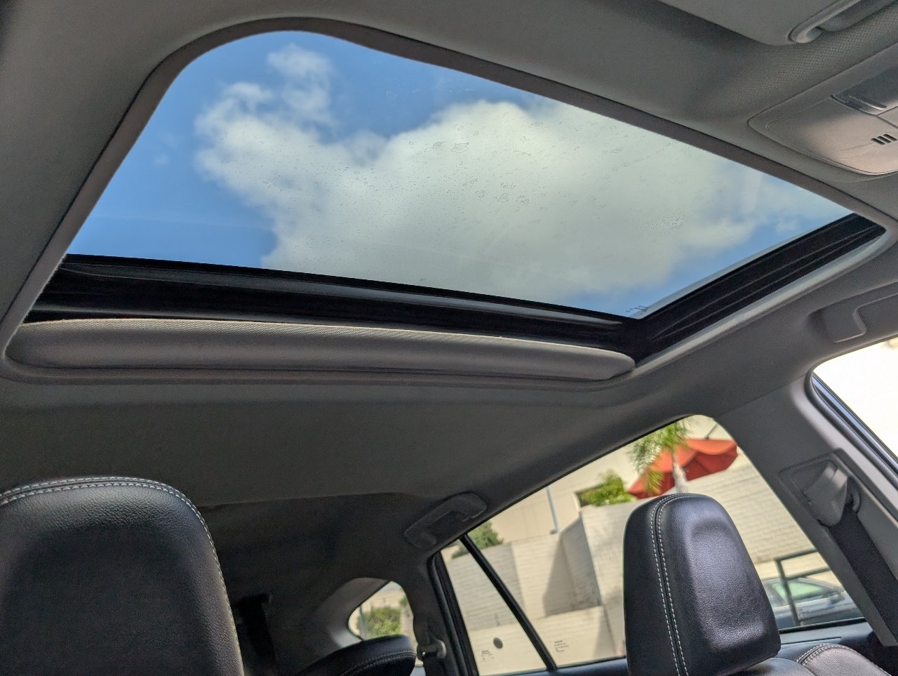 Used 2017 Toyota RAV4 Platinum FWD image 3