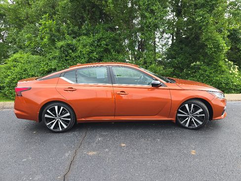 Used 2022 Nissan Altima 2.5 SR FWD image 7