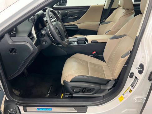 Used 2021 Lexus ES 300h w/ Accessory Package FWD image 18