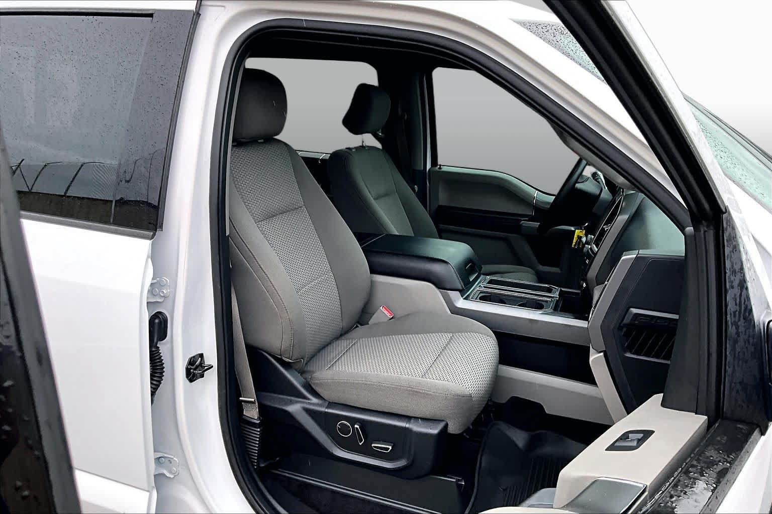 Used 2017 Ford F150 XLT w/ Equipment Group 302A Luxury RWD image 8