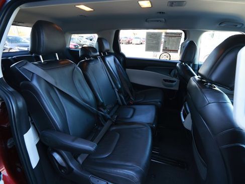 Used 2024 Kia Carnival LX image 29