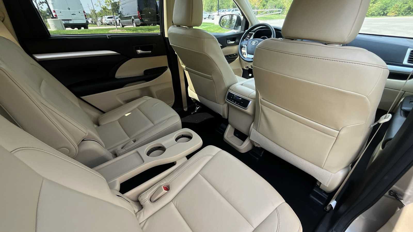 Used 2016 Toyota Highlander XLE w/ Protection Package #3 AWD/4WD image 11