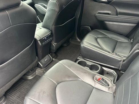 Used 2022 Toyota Highlander XLE image 9