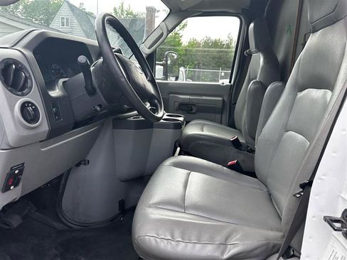 Used 2018 Ford E-350 and Econoline 350 Super Duty image 4