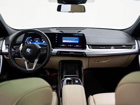 Certified 2025 BMW X2 xDrive28i w/ Premium Package image 9