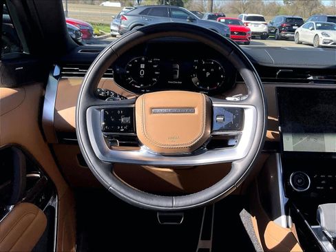 Used 2023 Land Rover Range Rover Long Wheelbase SE image 7