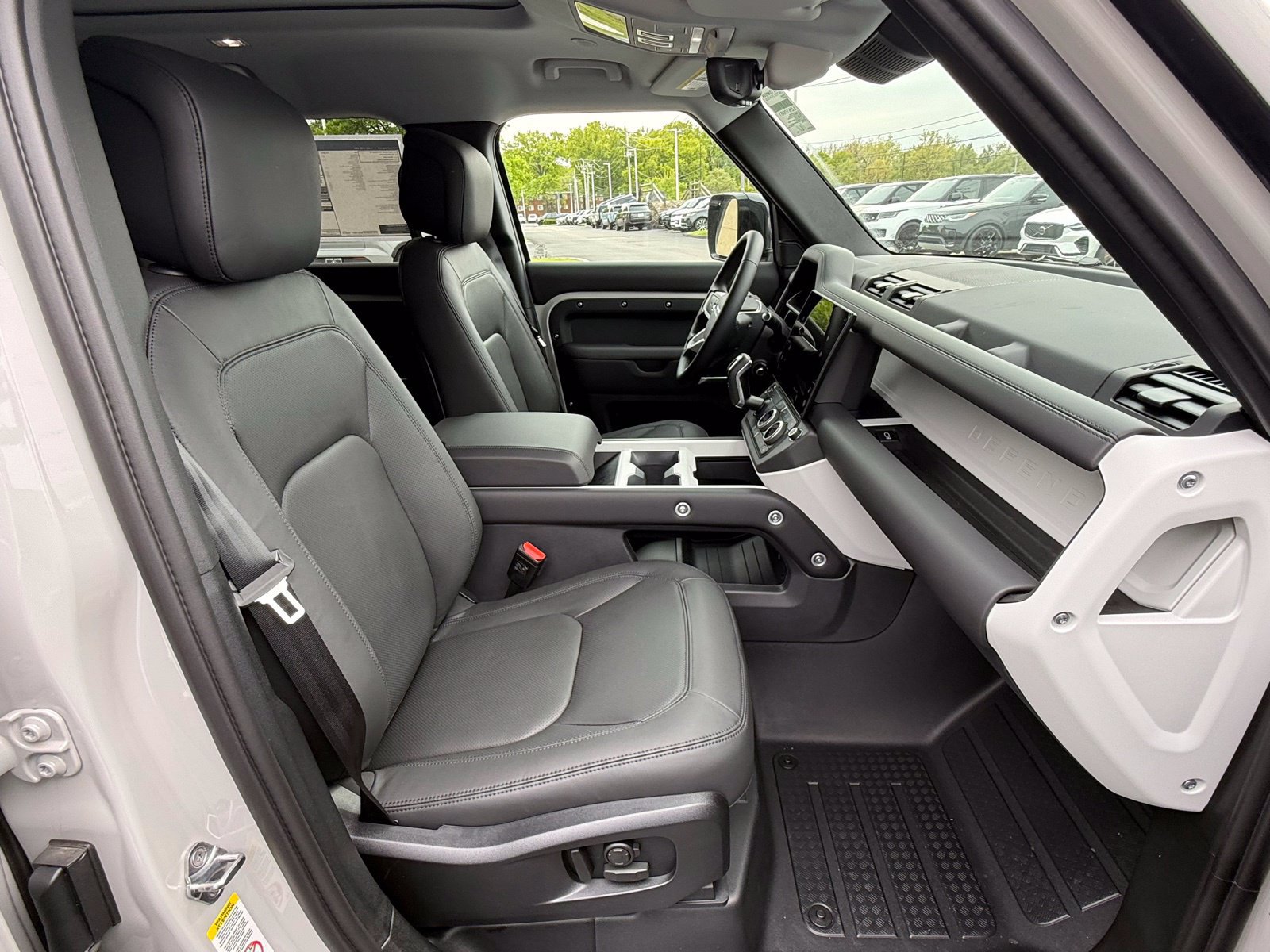 New 2026 Land Rover Defender 110 X-Dynamic SE AWD/4WD image 18