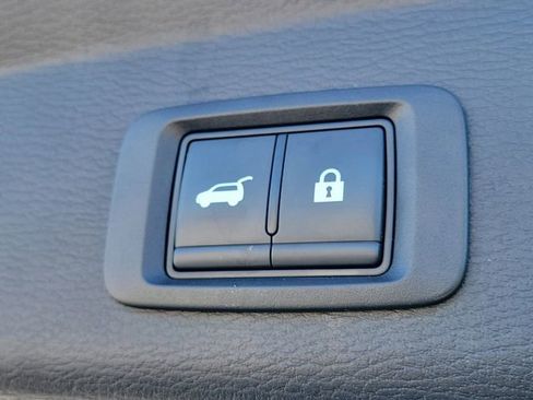 Used 2025 Mitsubishi Outlander SE image 13