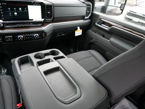 New 2026 GMC Sierra 2500 SLE w/ SLE Value Package; AWD/4WD image 13