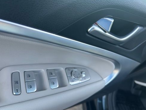 Used 2023 Genesis G70 2.0T image 46