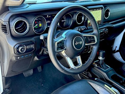 Used 2022 Jeep Wrangler Unlimited Sahara image 13