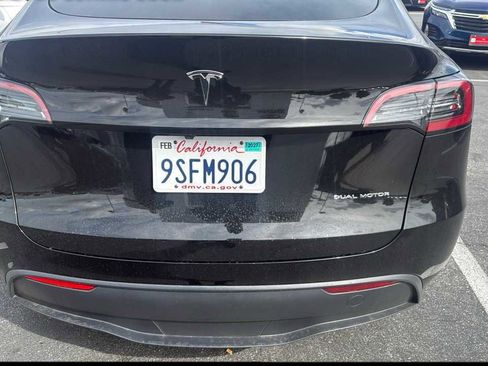 Used 2025 Tesla Model Y Long Range AWD/4WD image 2