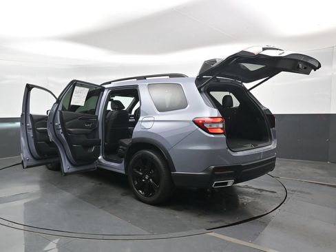 Used 2025 Honda Pilot Black Edition image 41