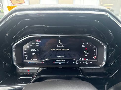 Used 2025 GMC Sierra 1500 SLT AWD/4WD image 9