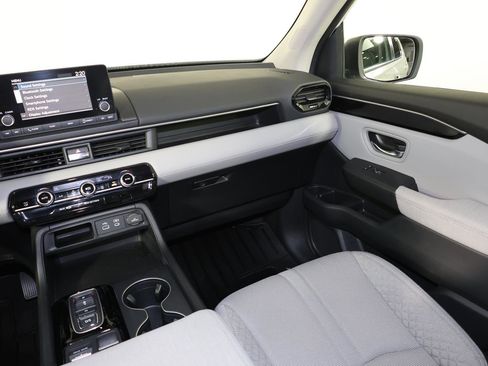 Used 2023 Honda Pilot LX image 11