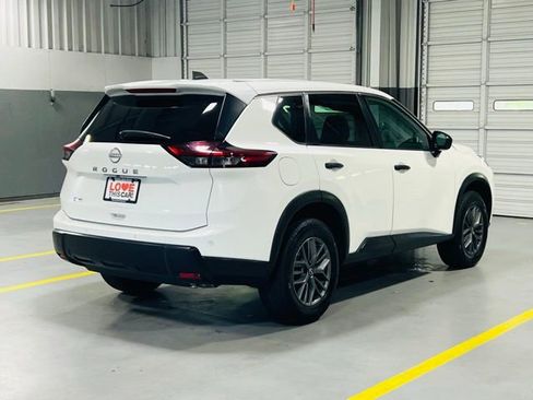 Used 2024 Nissan Rogue S FWD image 17