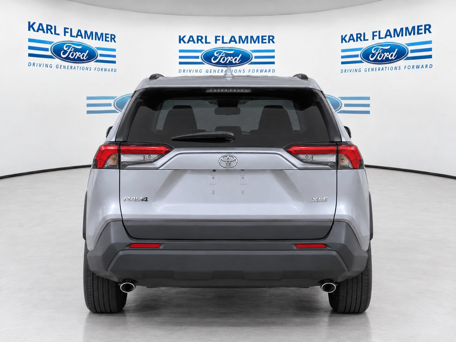 Used 2021 Toyota RAV4 XLE Premium FWD image 4