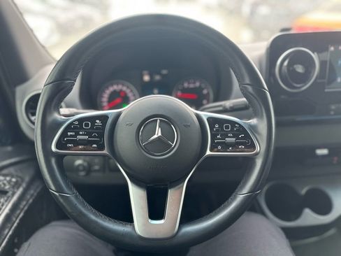 Used 2021 Mercedes-Benz Sprinter 2500 image 6