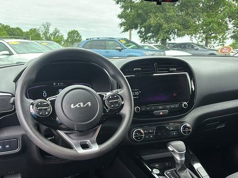 Used 2024 Kia Soul S FWD image 13
