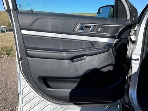 Used 2016 Ford Explorer XLT w/ Equipment Group 202A AWD/4WD image 20