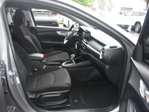 Used 2023 Kia Forte LXS FWD image 19