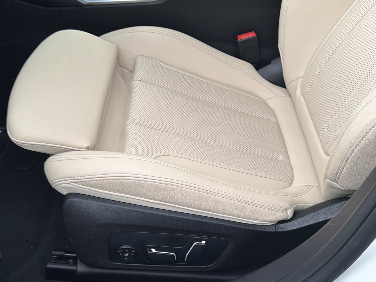 Certified 2026 BMW 330i Sedan w/ Convenience Package RWD image 18