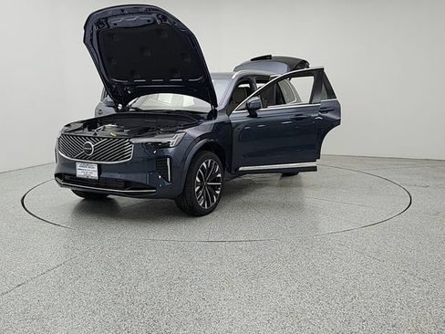 New 2026 Volvo XC90 T8 Plus w/ Protection Package AWD/4WD image 9