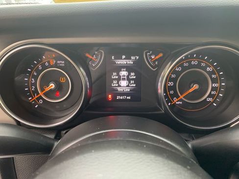 Used 2022 Jeep Gladiator Mojave AWD/4WD image 17