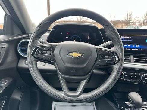Used 2025 Chevrolet Trax LT image 25