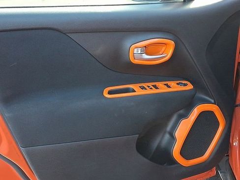 Used 2020 Jeep Renegade Latitude image 12