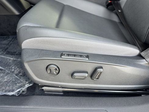 Used 2024 Volkswagen ID.4 S image 33