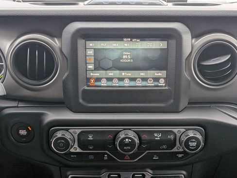 Used 2023 Jeep Wrangler Unlimited image 29