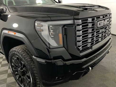 Used 2025 GMC Sierra 2500 Denali Ultimate image 10