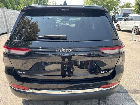 Used 2023 Jeep Grand Cherokee Limited w/ Luxury Tech Group II AWD/4WD image 4