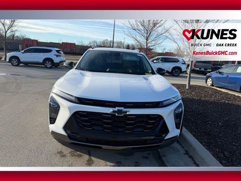 Used 2024 Chevrolet Trax ACTIV w/ Sunroof Package image 3