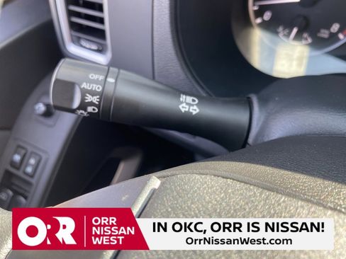 Used 2024 Nissan Frontier SV image 27