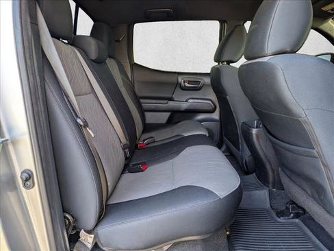 Used 2022 Toyota Tacoma TRD Sport image 18