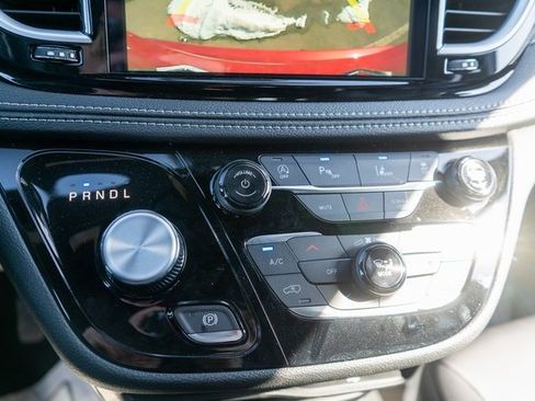 New 2026 Chrysler Pacifica Select image 22