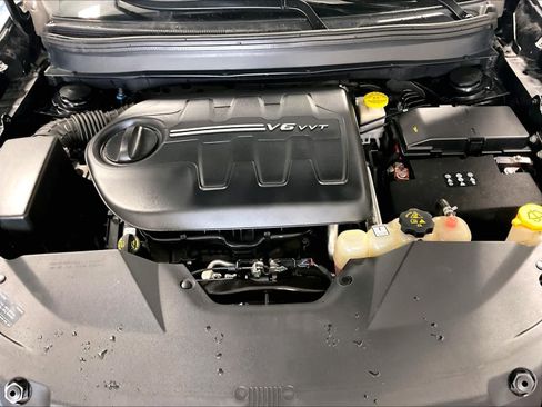 Used 2019 Jeep Cherokee Latitude Plus w/ Comfort/Convenience Group image 33