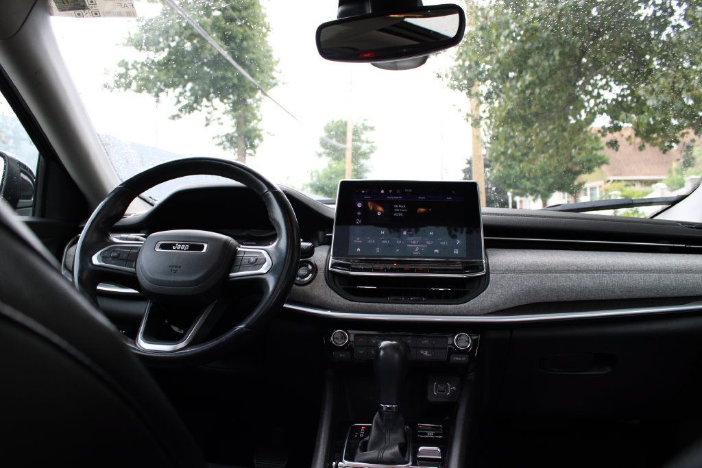 Used 2022 Jeep Compass Latitude w/ Sun and Sound Group AWD/4WD image 29