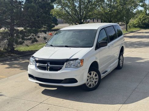 Used 2016 Dodge Grand Caravan SE w/ Quick Order Package 29E SE FWD image 2
