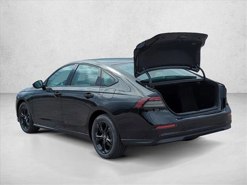 Certified 2025 Honda Accord SE image 9